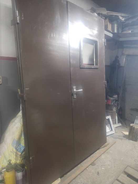 Продам железную дверь