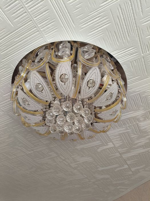 Продам люстру на пульте