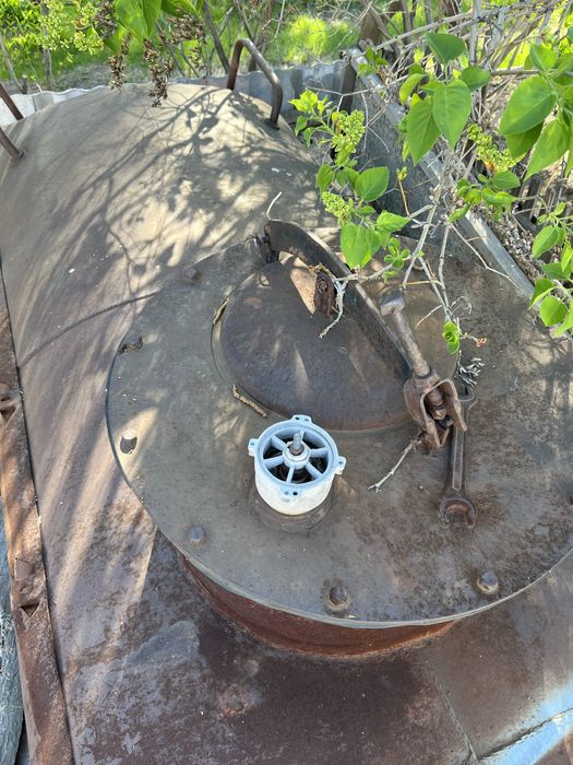 Продам бочку 2 куба под гсм