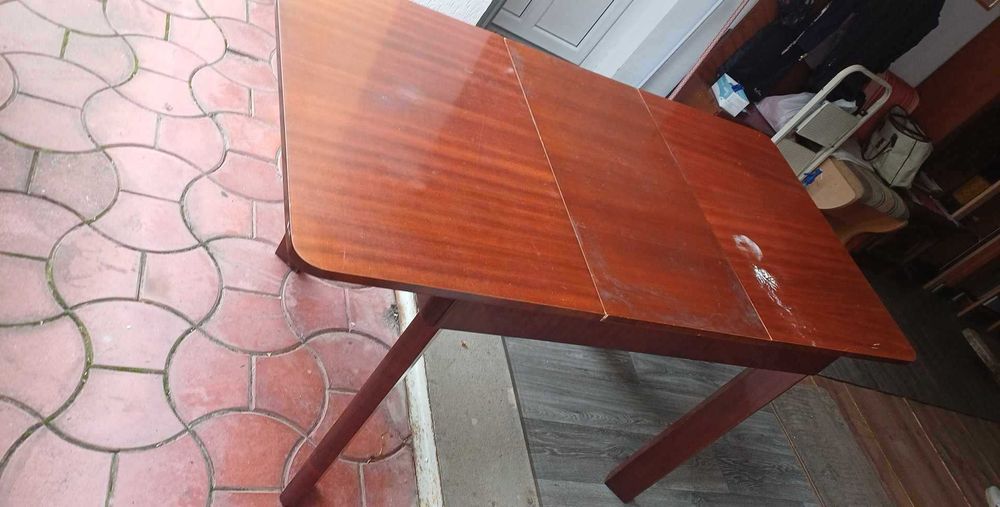 Vand 4 scaune pentru sufragerie