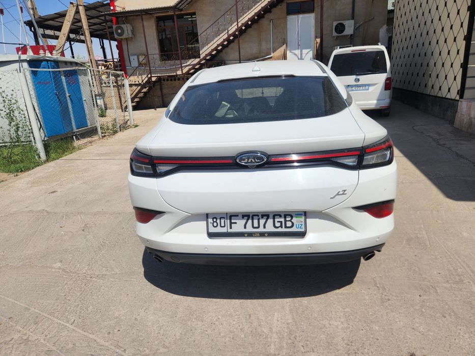 Jac j7 liftbek sotiladi