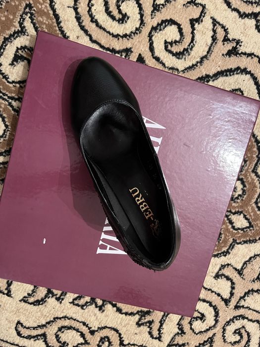 Продам черные туфли