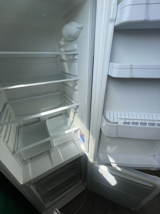 Холодильник INDESIT