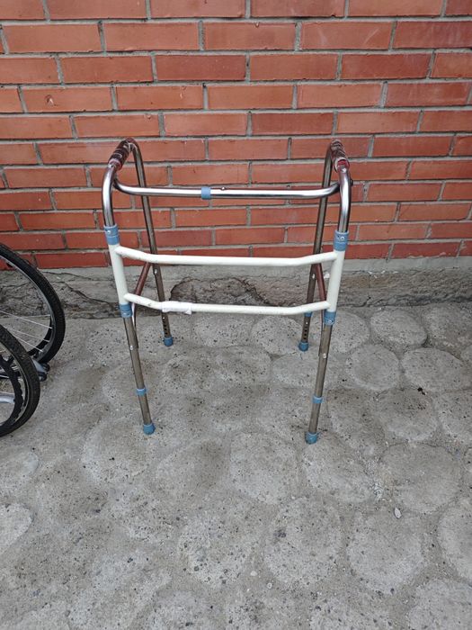 Продам ходунки взрослые