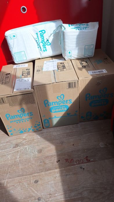Памперси и гащички
1пакет Pampers premium care размер 3. 50бр. Цена 10 евро
90бр.( цял пакет+ един отворен) Pampers premium care размер 4. Цена 20 евр
