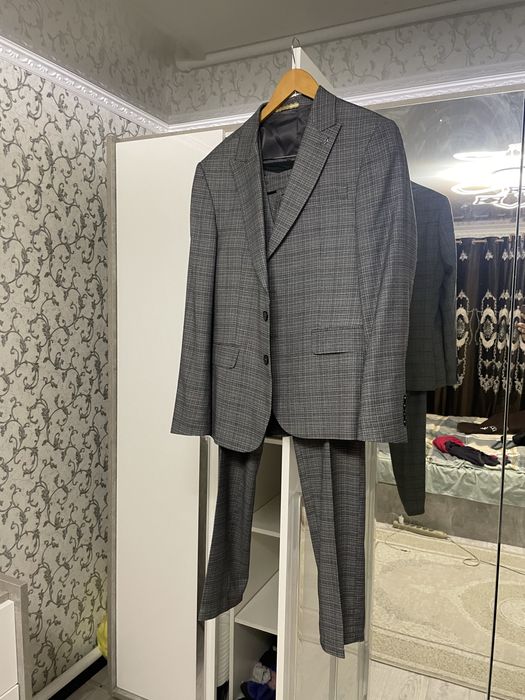 Продам костюм тройку