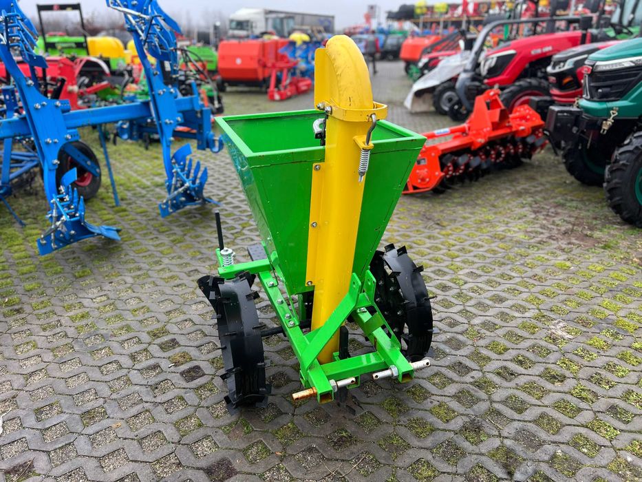 Utilaj de plantat cartofi pe un rand Taret nou Agramix