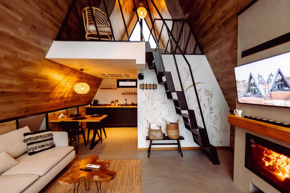 Valentine’s Day la BY THE LAKE – Cabane A-Frame cu vedere la lac