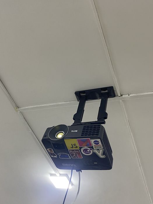 BenQ proyektor sotiladi