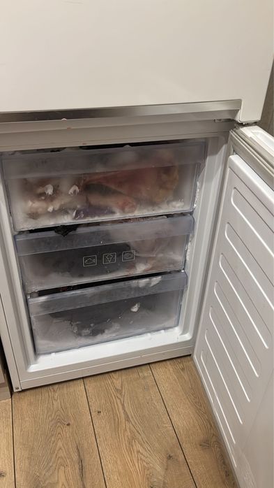 Продам холодильник на запчасти