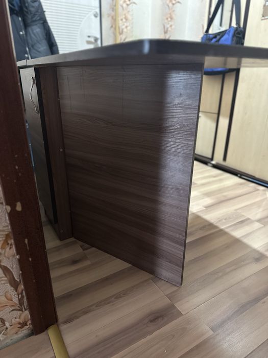 Продам стол книжку