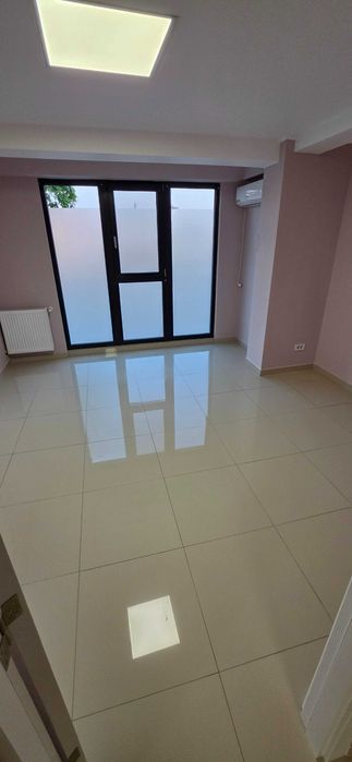 Spatiu comercial de închiriat într-o zona cu trafic intens (In Serbanesti la sensul giratoriu).