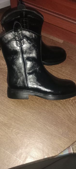 Продам новые кожаные сапоги