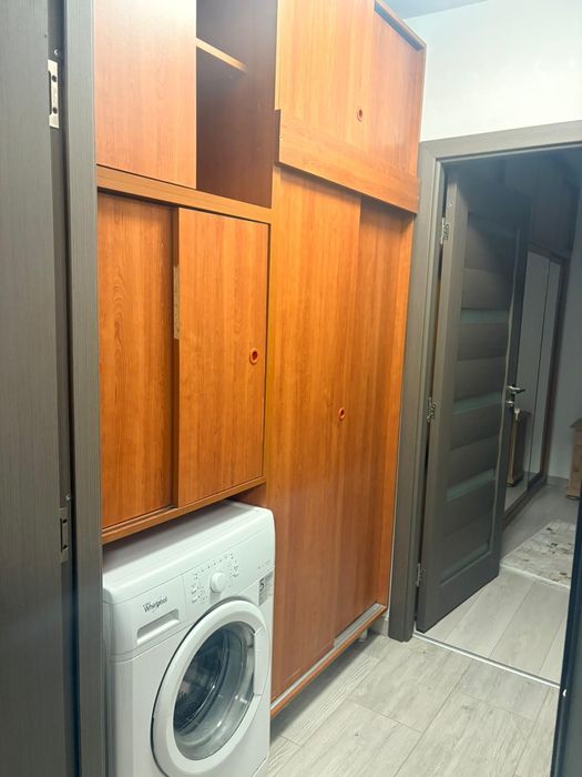 Închiriez apartament