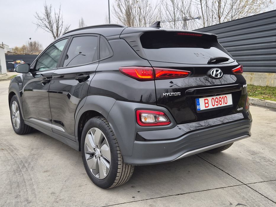 Hyundai Kona 64 kw ,450 km autonomie Bijuterie .Schimb,Variante