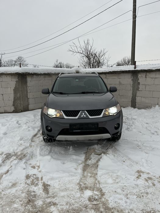 Vând Mitsubishi Outlander 2.0 d 4x4