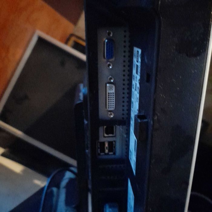 Продам Мониторы 19 дюймовые квадратные и широкоформатные