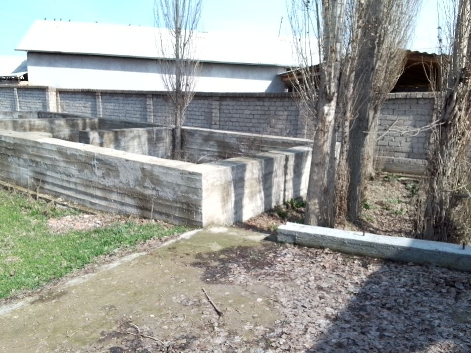 Участка сотилади. 11 соток. Хужжатлари бор. Тош.вил. Уртачирчиқ тум