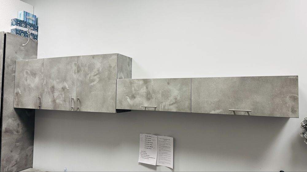 Шкафове за стена 2 броя