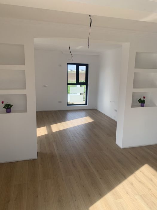 Casa in sabareni str asfaltata