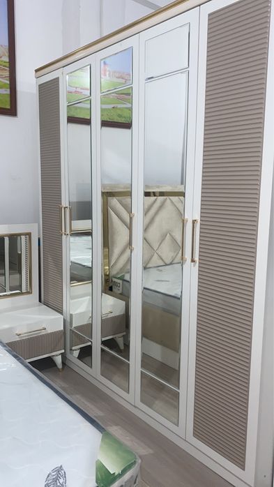 Спальный гарнитур