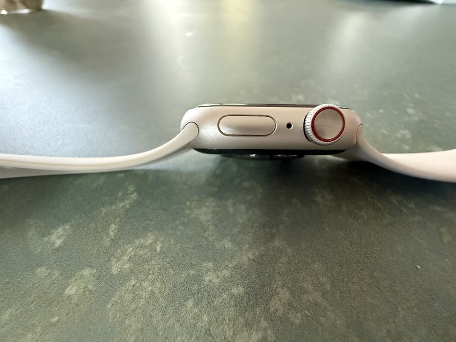 Apple Watch 8, 41 mm cellular starlight