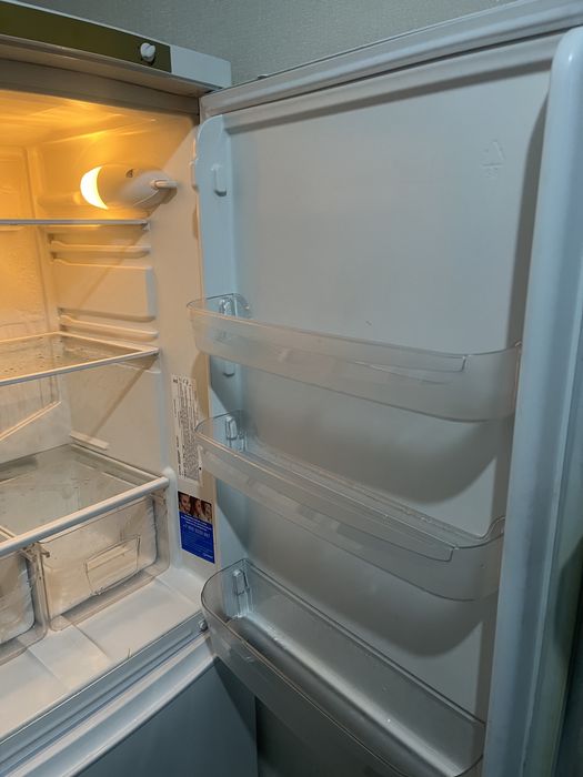 Продам холодильник Indesit