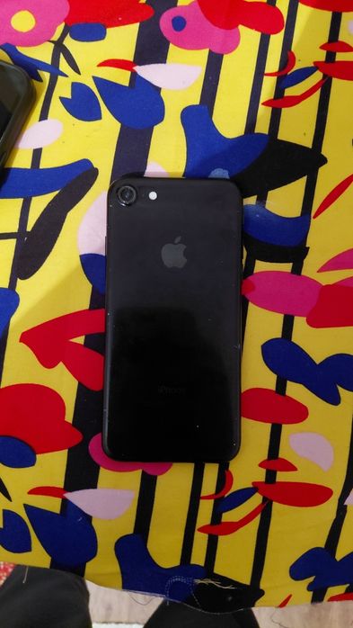 Продаю айфон 7 128гб