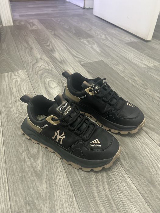 Krossovka 40 razmer Xitoy fabrika