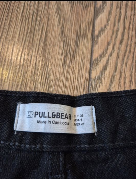 Blugi Mom Fit Negri Pull&Bear cu rupturi