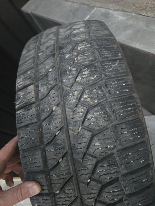 Продам шины зимние 215х60R16