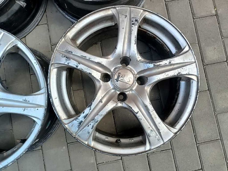 Продам легкосплавные диски на Пежо.