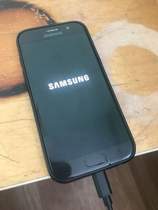 Samsung A5 2017 года в хорошем состоянии