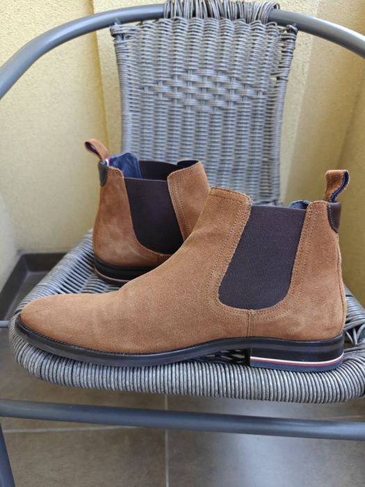 Tommy Hilfiger, 44, chelsea boots