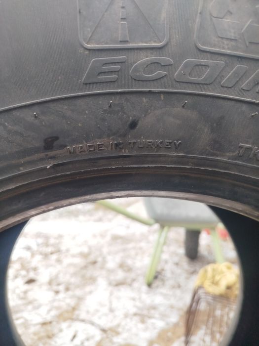 Продам  грузовые шины