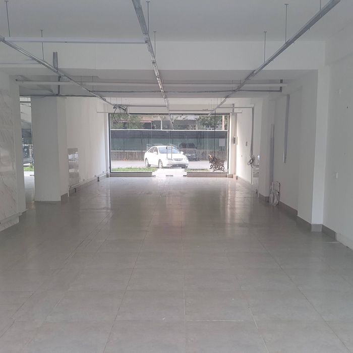 Срочно Аренда офис 1 этаж или Showroom 188 кв м