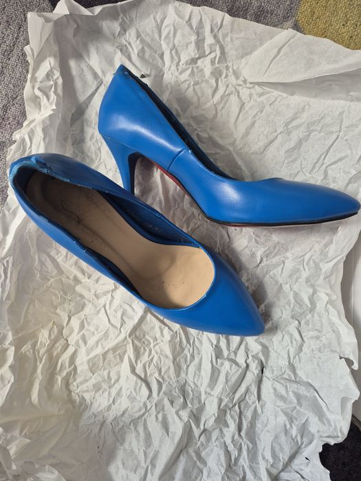 Отдам бесплатно обувь б/у