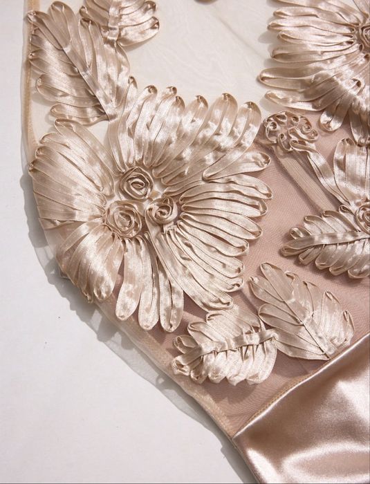 Бежова коктейлна рокля