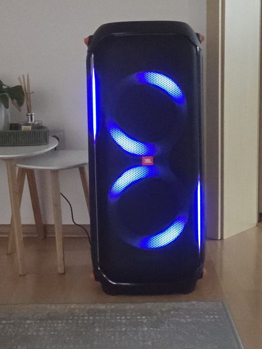 INCHIRIERE !!! Boxa Jbl 710+set 2 microfoane