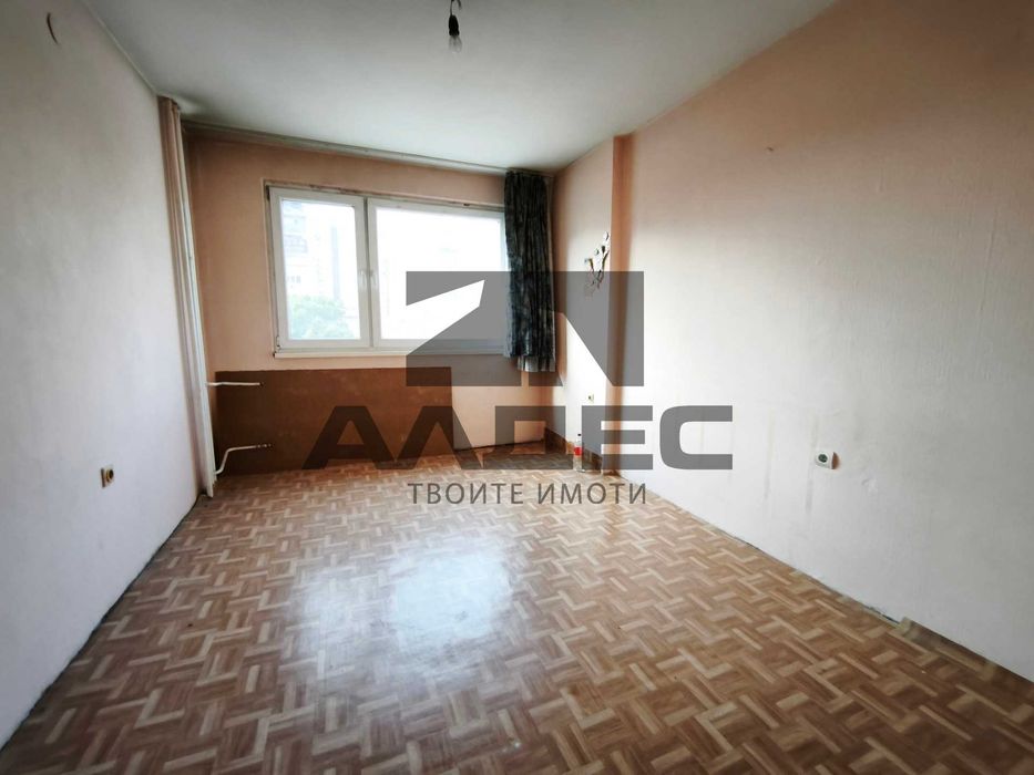 Продава се двустаен ап. в Разсадника до пазара!