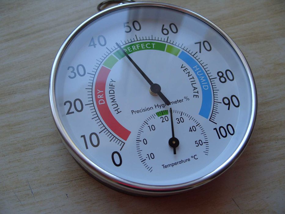 Висококачествен измервател на влажност и температура