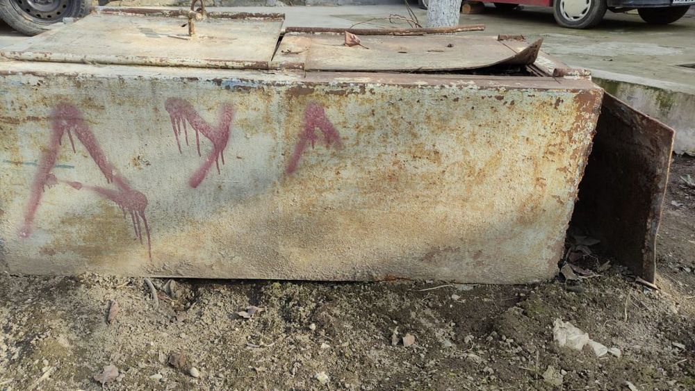 Seyf sotiladi temiri qalin seyf