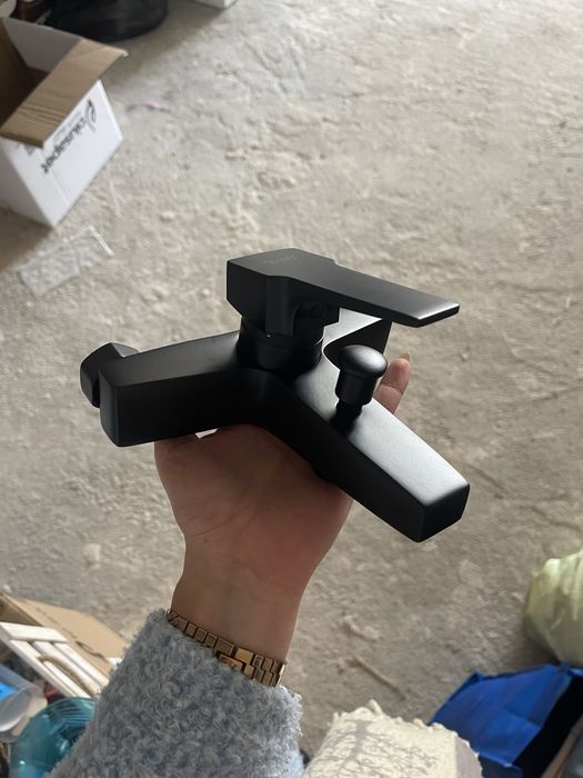 Смесител за мивка черен мат