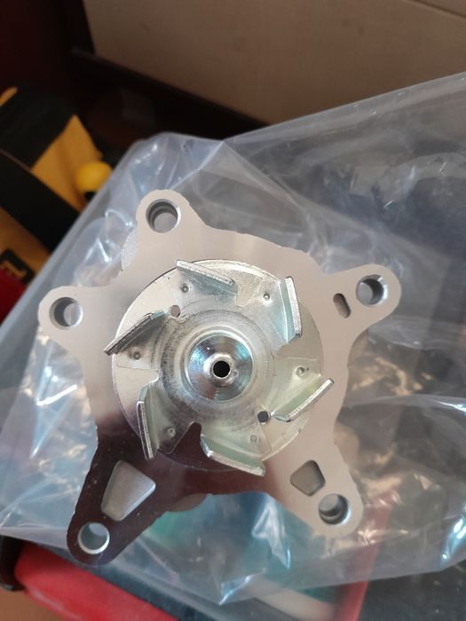 Помпа на двигатель G4FC