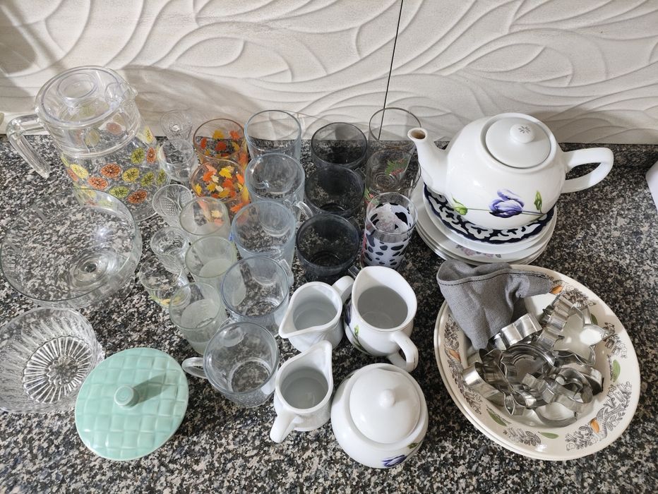 Стаканы, тарелки и много чего