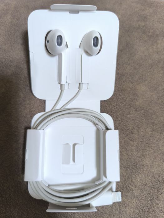 Продам айфон 11 на 64 Гб.