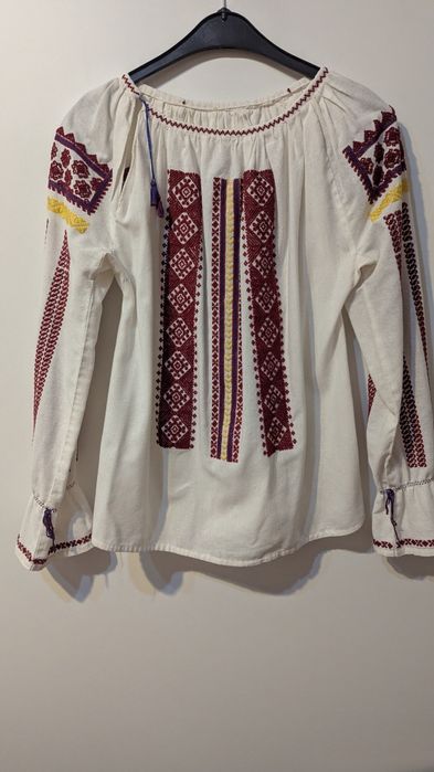 Ie tradițională  lucrata manual