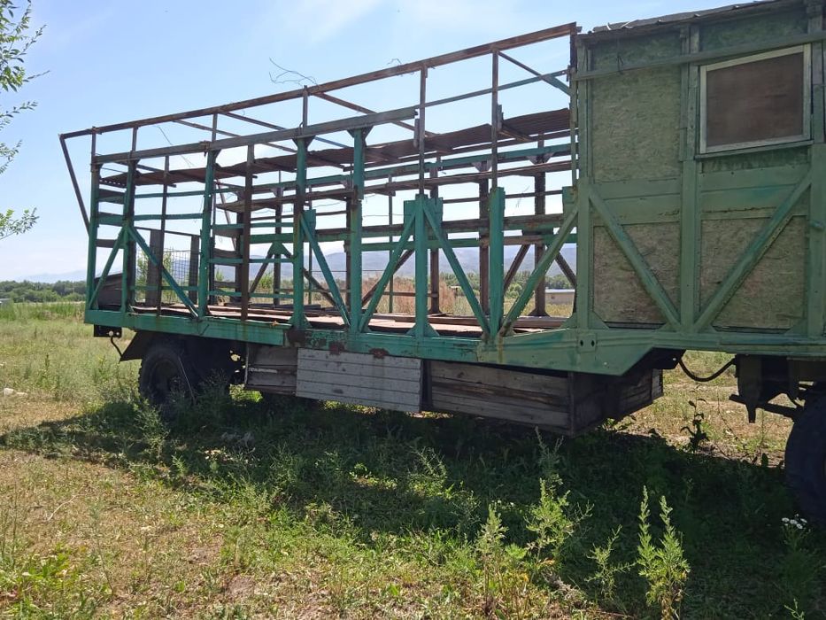 Продам прицеп  для пчел с домиком