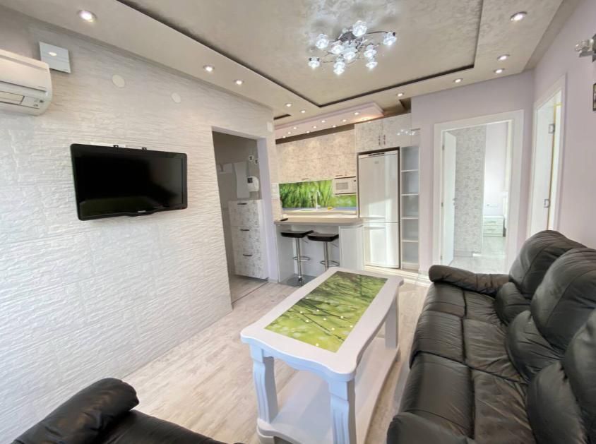 Дава се под наем Тристаен апартамент в Пловдив, Център - 70 кв.м за 561 € - Снимка #1