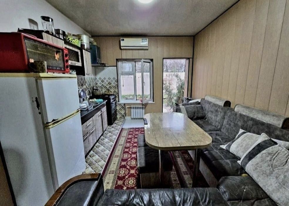 Продаётся 2 комнатная квартира Массив Феруза
